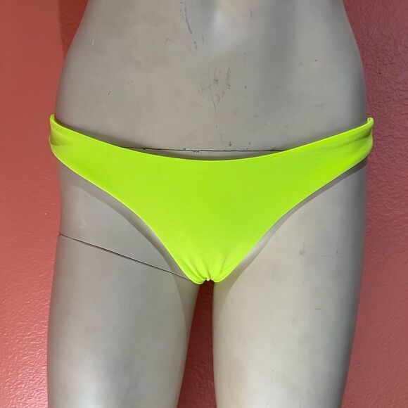 Beach Bunny Bikini Set - Picture 3 of 11